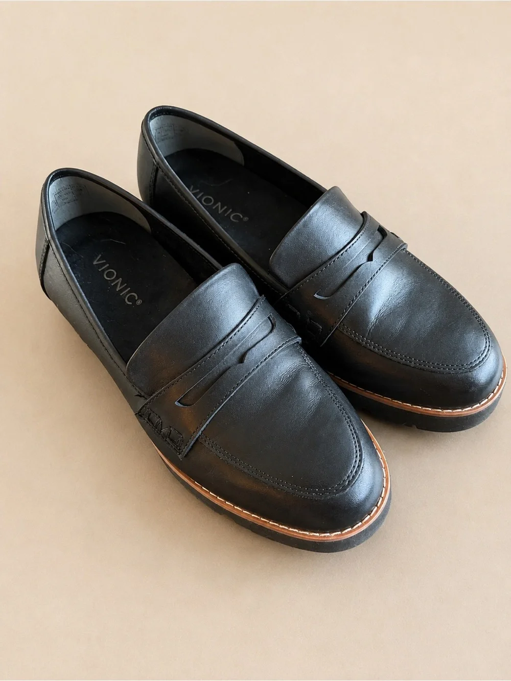 Vionic Black Leather Penny Loafers Lug Sole Women’s Size 8